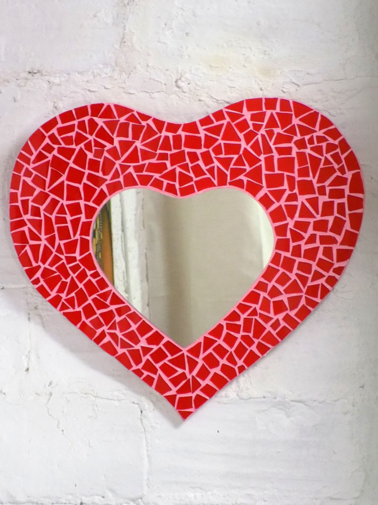 Espejo en forma de corazón rojo - Imagen 5