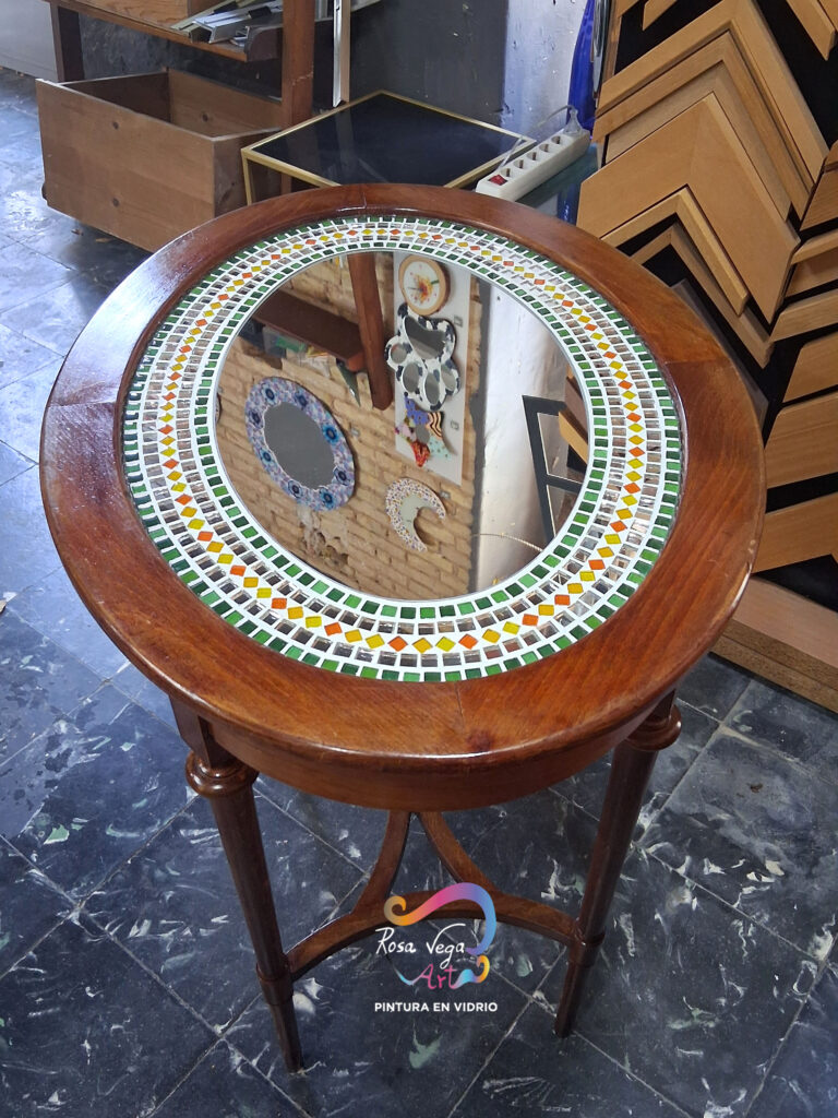 Mesa con mosaico de vidrio - Imagen 3